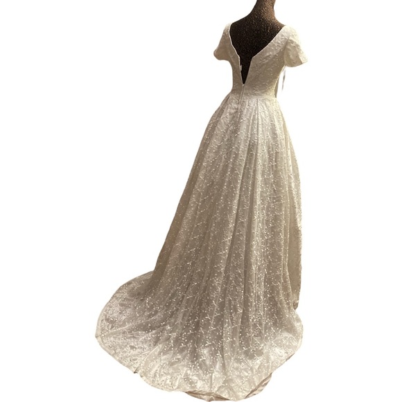💚🤍NWOT/EMBROIDERED LACE WEDDING DRESS/ #004 - Picture 5 of 17